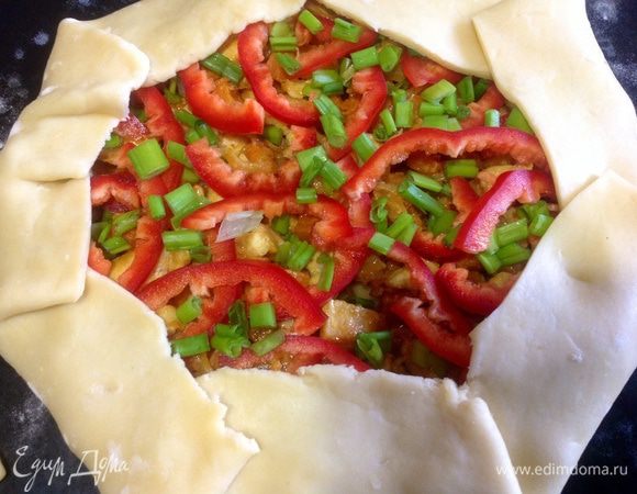 Края подогнуть, формирую галету. Выпекать при 180 градусах 30-35 минут.
