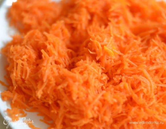 Для начала натереть тыкву на мелкой терке.