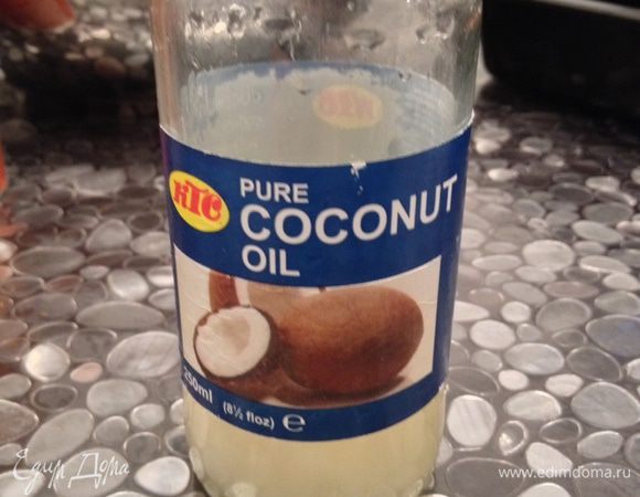 Смешать все остальные ингредиенты, кроме орехов. Добавить пюре из фасоли.