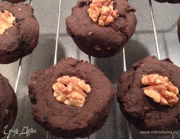 Выпекать 25 минут. Дать остыть на решетке. Можно пробовать.