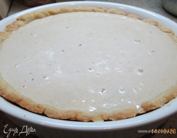 Вылить смесь в испеченную «корзинку», поставить в духовку (температура – 180 град.) минут на 50-60. У меня форма не очень большого диаметра (24 см), пирог высокий, поэтому выпекался 60 мин.
Но и это еще не все! А ароматы витают! НО пирог остудить.