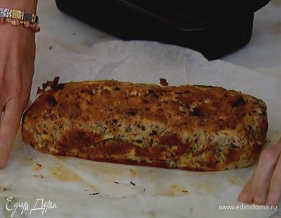 Готовый банановый хлеб посыпать сахарной пудрой.