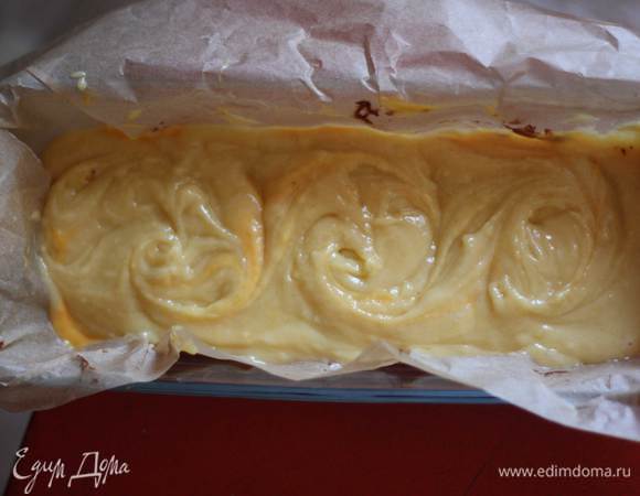 Слегка смешиваем слои зубочисткой и ставим в духовку на 25-30 минут.
Готовность проверяем зубочисткой, даем остыть минут 10 в форме и вынимаем, желательно остужать на решетке.