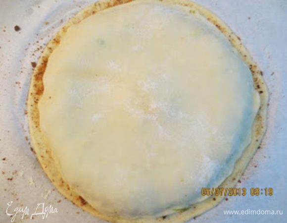 Сверху накрыть второй лепешкой.
