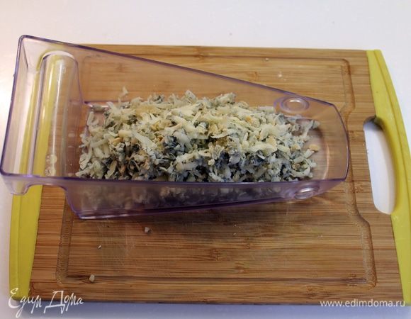  Сыр натереть на терке.