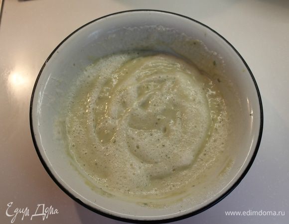   Быстро вмешать сырную смесь в два подхода.Заполнить, смазанные маслом формы, смесью. 