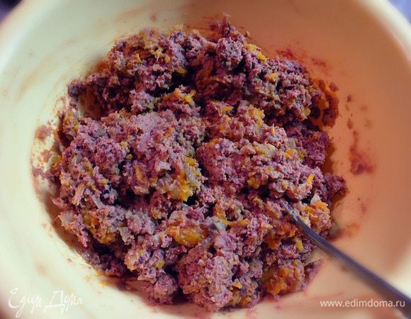 Тщательно перемешиваем все ингредиенты....пробуем добавляем соль перец если необходимо....