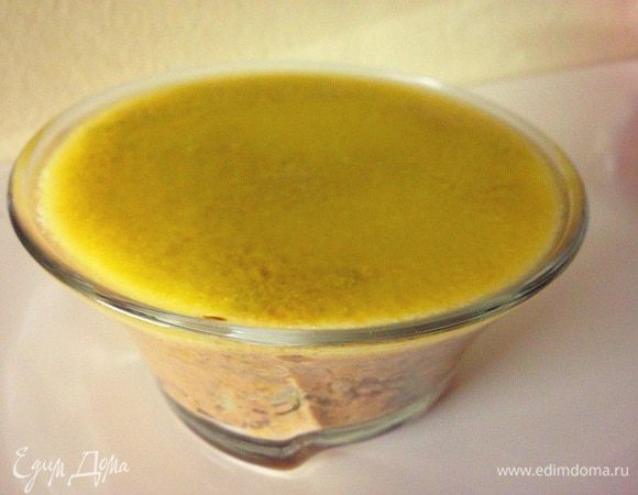 Раскладываем небольшими порциями ...и заливаем сверху растопленным сливочным маслом ..по желанию ....можно просто уложить весь паштет в одну емкость ....я сделала и так и так....убрать в холодильник....