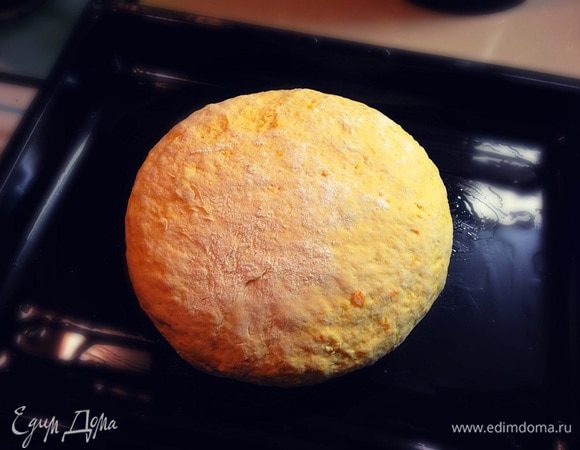 Обмять тесто  сформировать в шар.... положить на смазанный противень....дать расстояться минут 10...