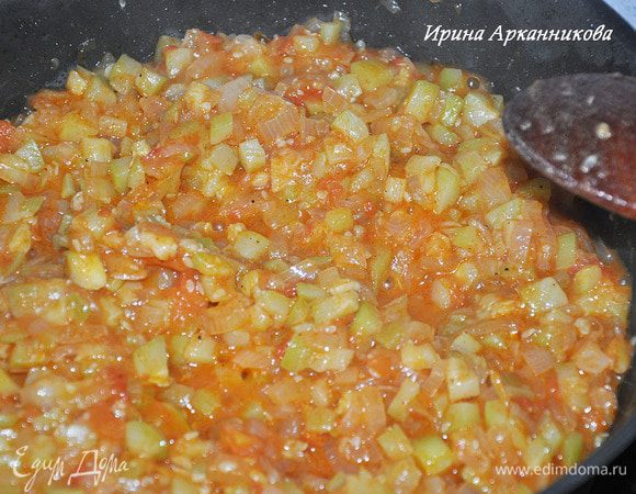 Смешать овощи вместе, посолить, поперчить, добавить уксус. Потушить несколько минут. Размолоть погружным блендером.