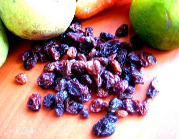 Изюм промываем, высушиваем...