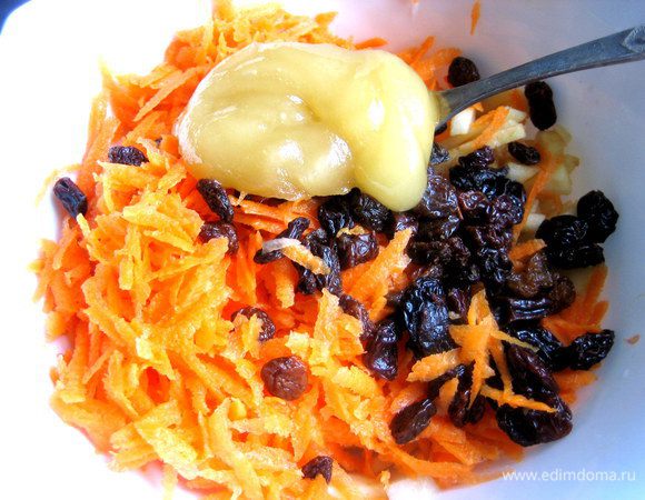 Для сладости добавим мёд (лучше жидкий!)... Мне многовато показалась столовая ложка, но дело вкуса)))