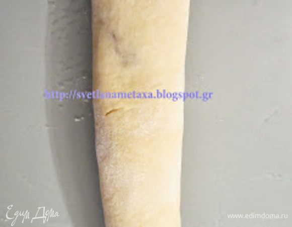 Сворачиваем лист в рулет
