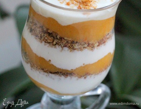 Украшаем кусочком печенья и подаем!