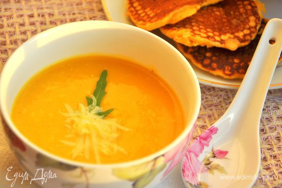 Если вам покажется, что суп густой, добавьте еще немного воды или бульона. Сыр можно заменить сливками. Приятного аппетита!