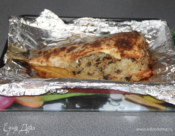 Достать карпа из духовки, сбрызнуть лимонным соком. И можно подавать к столу, украсив зеленью и лимоном! Приятного аппетита!!!