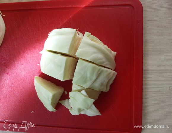 Нарезаем капусту...