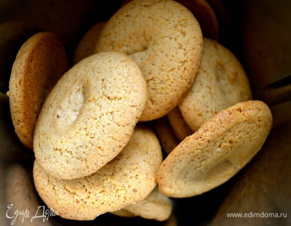 Для основания десерта печенье измельчит в крошку. 