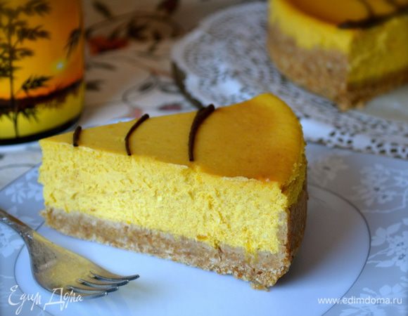 Подавать чизкей, выдержав его как минимум ночь в холодильнике...
