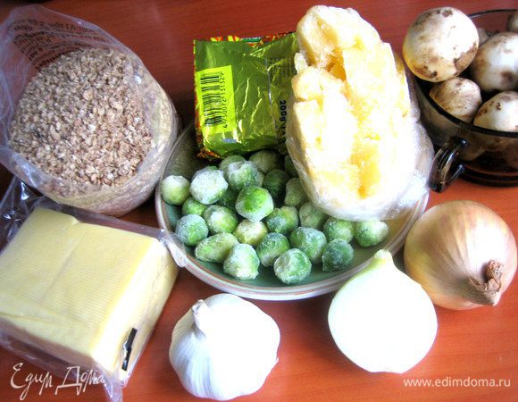 Продукты...Сначала хотела посыпать при подаче блюдо сыром, но потом решила, что блюдо и так самодостаточное и вкусное даже без сыра!