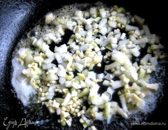 Обжарим в масле.