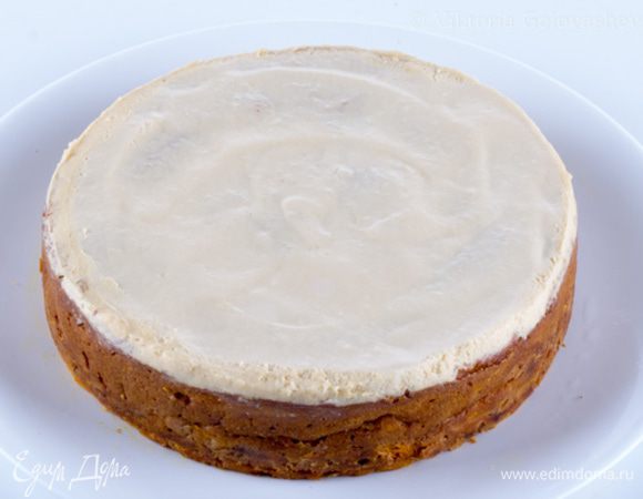 Сборка и украшение:
Корж покрыть отложенным сабайоном.
