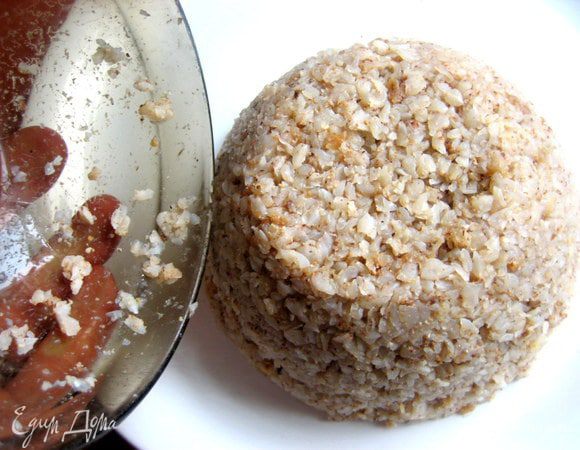 Если не выскакивает, чуть подденем ножом или вилкой с краю.