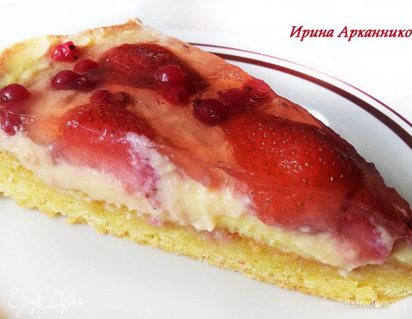 Остудить. Готовый крем выложить на корж. Крем разровнять лопаткой. пирог украсить ягодами. Залить пирог желе (приготовить по инструкции на пакетике) и убрать в хол-к на 2-3 часа минимум. На след. день бисквит еще нежнее и мягче.