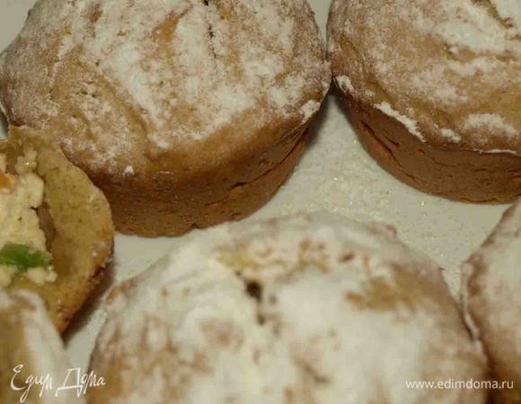 Достаем из духовки, даем остыть. Посыпать сахарной пудрой. Благодаря крахмалу маффины станут легкими.