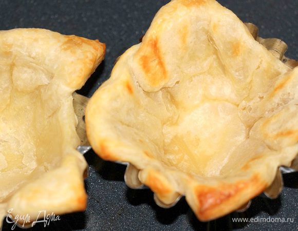 Выпекать 7 минут в разогретой до 180 градусов духовке.