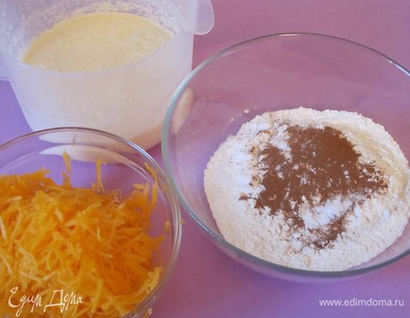 Влить молоко, все взбить.