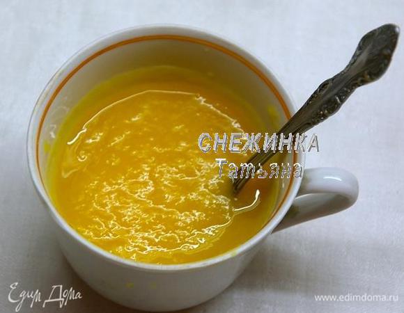 Вначале приготовим тыквенное пюре. Для этого мякоть тыквы нарезаем кубиком, заворачиваем в фольгу и запекаем в духовке при 200С до мягкости. Можно отварить или запечь в микроволновке. Затем пюрируем мягкую тыкву блендером либо просто толкушкой.