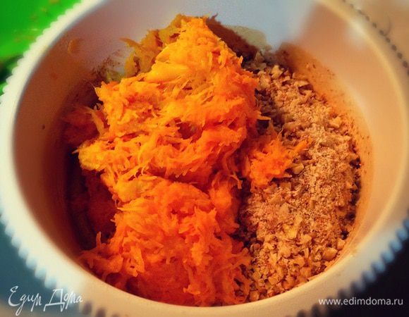 Теперь сюда добавим тыкву и орехи ....