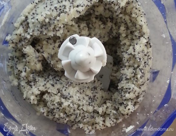 Маковый штрейзель: соединяем все ингредиенты в блендере, убираем в холодильник.