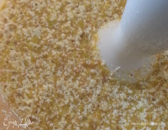 Соединяем обе смеси, пробиваем блендером.