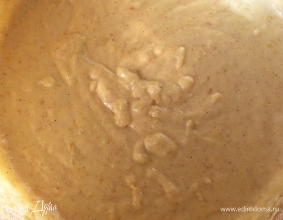 Добавляем 2 ст. муки. Может уйти чуть меньше или больше,зависит от влажности тыквы. Тесто должно быть как сметана.