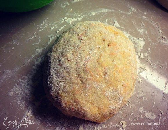 Замесили тесто, скатаем его в шар....