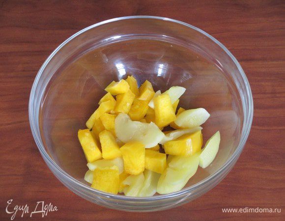 Разомните их в пюре, но не в однородное, а в грубое, так сказать, с небольшими кусочками в составе.