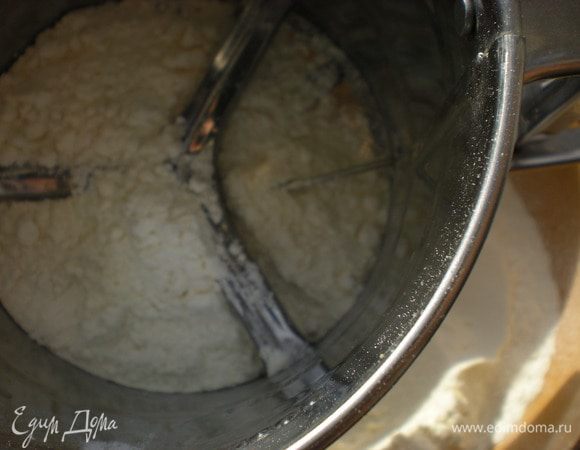 Просеять муку. 