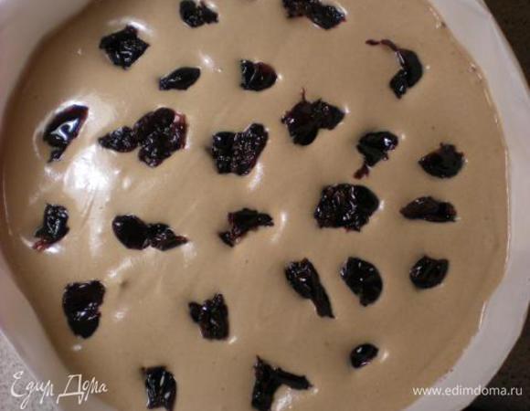 Выложить вишню. 