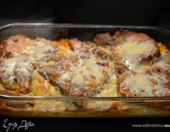 Достать по времени,обсыпать блюдо 1/2 стакана сыра и вернуть в духовку на 3-5 мин.