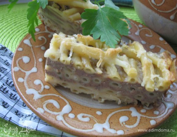 Нарезать запеканку кусками и подать к бульону. 
Приятного аппетита!
