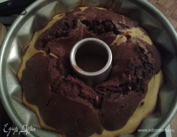 Поставить кекс в заранее разогретую духовку до 180 С на 35 мин.