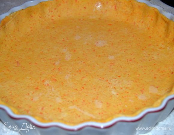 После третьего раза раскатываем тесто и делаем все, что запланировали. Я раскатала и уложила в форму для пирога.