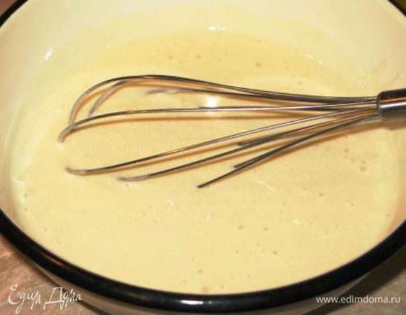 Йогурт взбить 2 ст.л. сахара, ванилином. Не прекращая взбивать ввести заранее замоченный и растворенный желатин (2 ч.л.). Распределить смесь поверх застывшей тыквенно-злаковой массы и отправит в холодильник минимум на 4 часа. У меня стояли ночь.