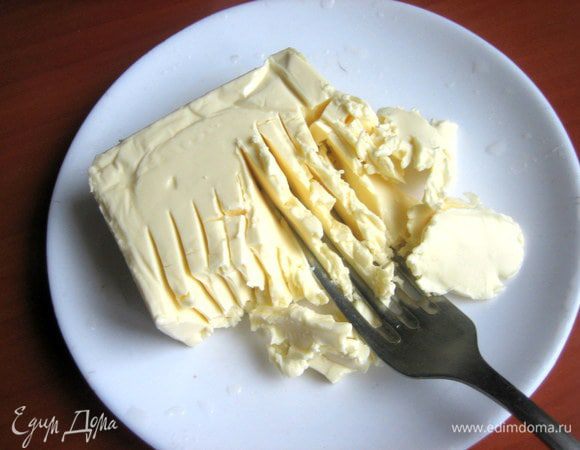 Плавленный сырок всегда есть в холодильнике, поэтому решила размять его для вкуса.