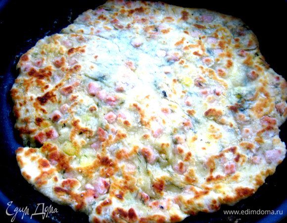 Через минут 5 переворачиваем и снова жарим 5 минут под крышкой.