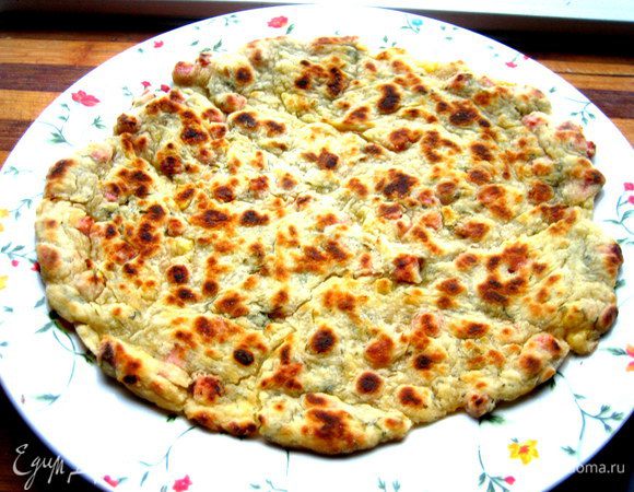 Переносим в тарелку и жарим остальные 4 лепёшки.