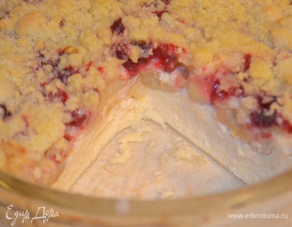 Мы еле дождались пока он остынет - уж больно хотели попробовать! Безумно нежно и вкусно, не сравнить с обычным творогом, думаю из-за топленого привкуса и нежнейшей текстуры. Корочка однозначно там в тему. Ели ложками прямо так) 