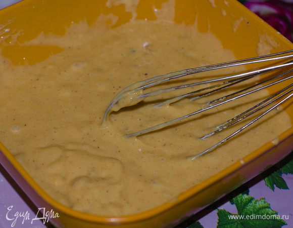 Соединить сухие и жидкие ингредиенты.